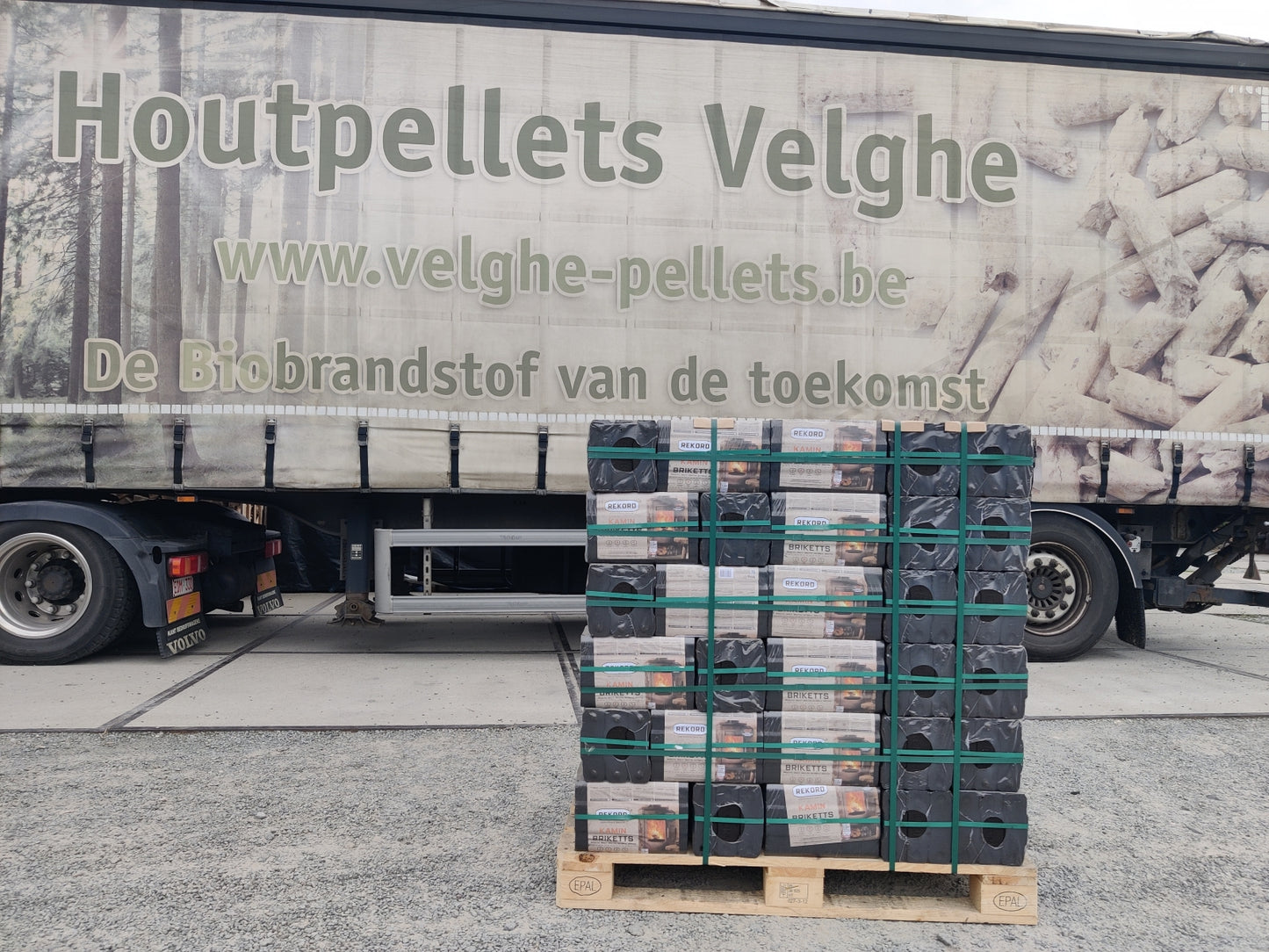 BRUINKOOLBRIKETTEN REKORD 10KG / PAK  1 PALET 90 PAKKEN